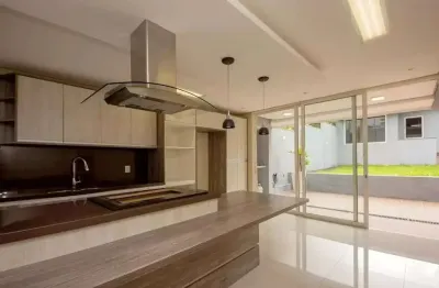 Casa em condomínio fechado com 2 quartos para alugar na rua engenheiro walter boehl, 448, vila ipiranga, porto alegre por r$ 6.300