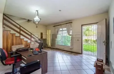 Casa em condomínio fechado com 3 quartos para alugar na avenida teixeira mendes, 315, chácara das pedras, porto alegre por r$ 5.900