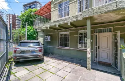 Casa em condomínio fechado com 2 quartos para alugar na rua cabral, 1597, rio branco, porto alegre por r$ 4.700