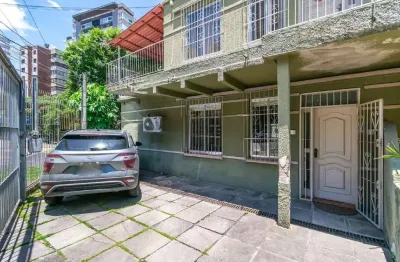 Casa em condomínio fechado com 2 quartos para alugar na rua cabral, 1597, rio branco, porto alegre por r$ 4.700