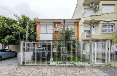 Casa em condomínio fechado com 3 quartos para alugar na Rua Miguel Tostes, 680, Rio Branco, Porto Alegre por R$ 9.800