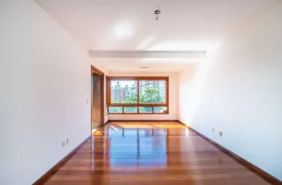 Apartamento com 3 quartos para alugar na Avenida Palmeira, 660, Petrópolis, Porto Alegre por R$ 5.900