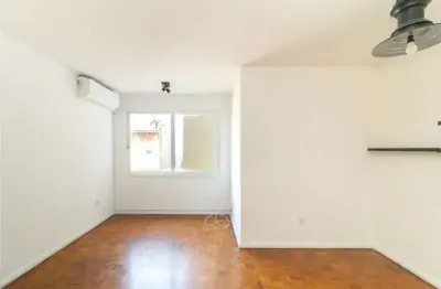 Apartamento com 3 quartos para alugar na Rua Miguel Couto, 464, Menino Deus, Porto Alegre por R$ 3.000