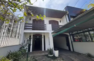 Casa comercial com 5 salas para alugar na Rua Felipe de Oliveira, 596, Petrópolis, Porto Alegre por R$ 8.000