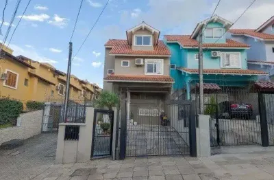 Casa em condomínio fechado com 3 quartos para alugar na Rua Padre João Batista Reus, 2125, Vila Conceição, Porto Alegre por R$ 5.000