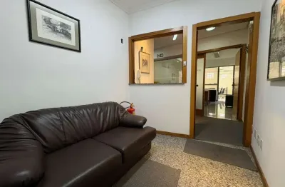 Sala comercial com 3 salas para alugar na Rua João Abbott, 319, Petrópolis, Porto Alegre por R$ 2.500