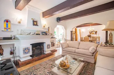 Casa em condomínio fechado com 3 quartos para alugar na Rua Eça de Queiroz, 530, Petrópolis, Porto Alegre por R$ 15.999