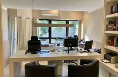 Sala mobiliada com 32 m² privativos e 1 vaga dupla no petrópolis - porto alegre - rs