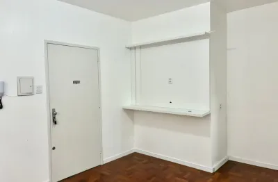 Studio no bom fim reformado e semi mobiliado  com vaga de garagem