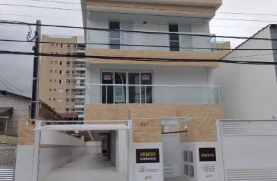 Sobrado novo com 3 dormitórios sendo 1 suíte, 2 garagens fechada paralelas e quintal