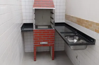 Sobrado novo com 3 dormitórios sendo 1 suíte, 2 garagens fechada paralelas e quintal