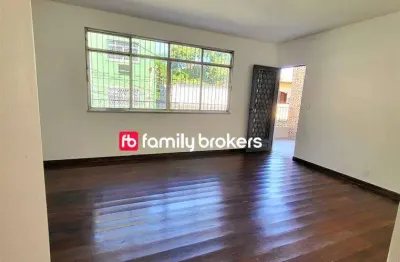 Confortável casa com 4 andares | 346m² | 3 quartos | 1 vaga - freguesia