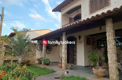 Confortável casa no gramado com 275m² | 4 quarto | área de lazer