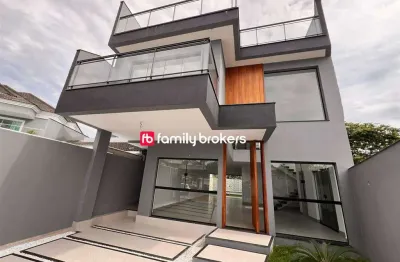 Linda casa triplex com 4 quartos | 420m² | sol da manhã | 2 vagas - riviera del sol