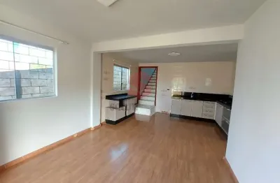 Casa com terreno amplo, em jardim rondinha, campo largo/pr
