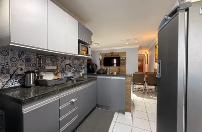 Casa plana , excelente localização no Castelão , Porteira fechada c/ 3 quartos, vaga p/ 3 carros.