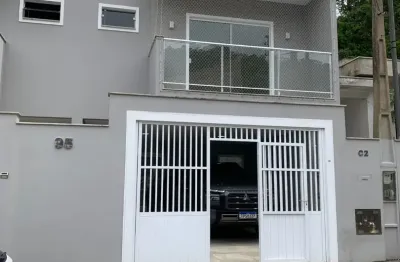 Excelente geminado com suíte mais dois quartos, bairro fazendinha