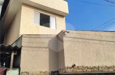 Casa com 3 quartos, 3 banheiros e quintal – próx. terminal casa verde