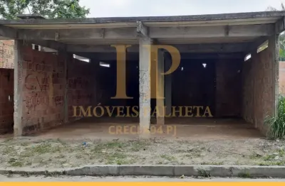 Vende-se terreno 200m² com construção inacabada no novo aleixo.