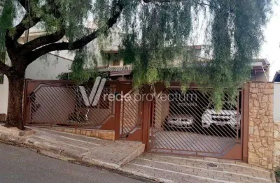 Casa com 3 quartos à venda na rua júlio spiandorelli, 47, santa marina, valinhos, 206 m2 por r$ 950.000