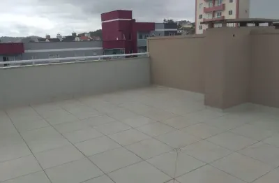 Linda cobertura a venda no bairro costa e silva, muito bem localizada.