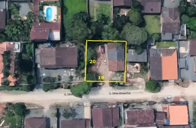 Terreno com 19 de frente por 20 fundos, ideal para construção de geminados