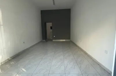 Salão comercial reformado com infraestrutura moderna no bairro cerâmica