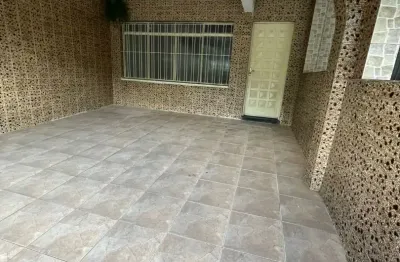 Sobrado para locação com amplo espaço e ótima localização