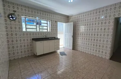 Casa térrea charmosa com 2 vagas – conforto, praticidade e localização privilegiada!