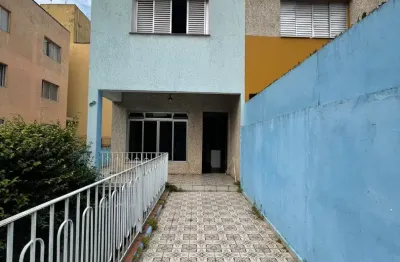 Sobrado espaçoso com 630m² construídos e terreno 5x50 – amplitude, conforto e excelente estrutura na vila palmares