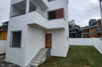 Sobrado triplex com 03 dormitórios a venda com vista mar -praia do santinho