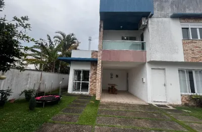 Casa a venda com 03 dormitórios a 800m da praia dos ingleses -escritura pública