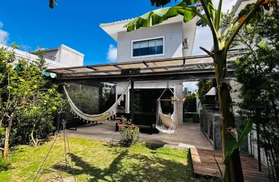 Casa a venda com 02 suítes - mobilíada em terreno individual - são joão do rio vermelho