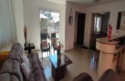 Apresentamos este charmoso sobrado de 435m², com 3 dormitórios, sendo uma suíte, e 2 vagas de garagem!