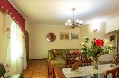 Excelente casa  com 3 dormitorios, 3 vagas e 2 banheiros,, bairro campestre .