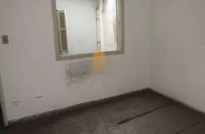 Casa assobradada de 135m² possui 3 dormitórios, 2 banheiros e 1 vaga á venda na região do campo belo