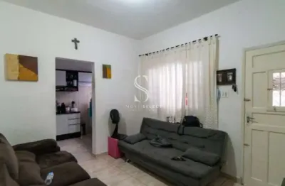 Casa residencial de 200m² possui 4 dormitórios, 3 banheiros e 2 vagas,à venda na região do jabaquara