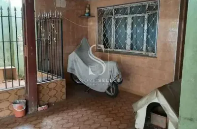 Casa térrea residencial de 260m², possui 3 dorms, 2 salas, 2 banheiros e 3 vagas, á venda em sacomã.