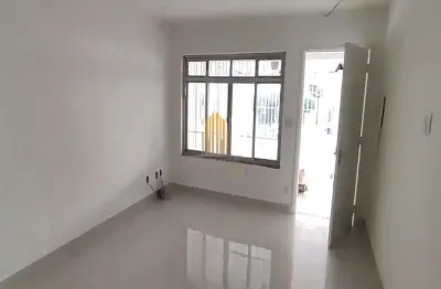 Vila santa catarina - casa de 120m² com 3 quartos, sala, 2 banheiros e vaga.