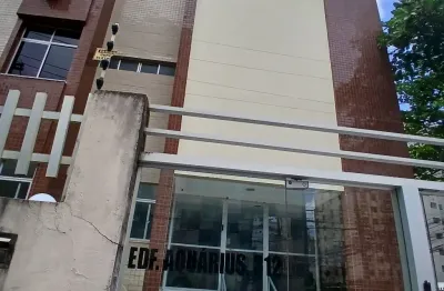 Pituba - rua piauí- 3 quartos com dependência e varanda