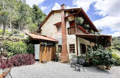 Sítio exclusivo com sede luxuosa e 4 suítes em domingos martins