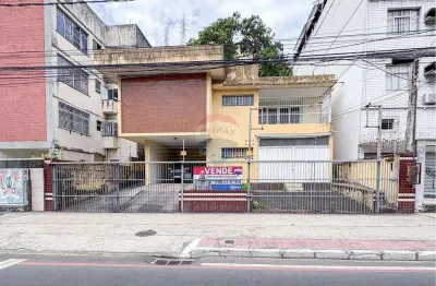 Casa espaçosa à venda na av. beira mar – 4 quartos, 403m² de terreno em bento ferreira!