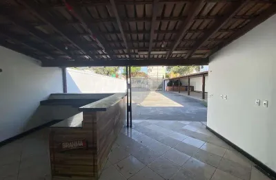 Imóvel comercial amplo e adaptável em mata da praia na área gastronômica.