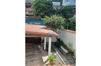 Casa em jardim camburi, ampla e arejada com 2 quartos para locação