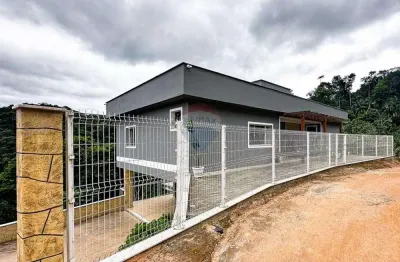 Casa duplex com 4 quartos, suíte e quintal – localização privilegiada em domingos martins