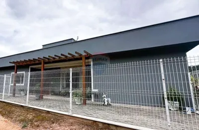 Casa Duplex com 4 Quartos, Suíte e Quintal – Localização Privilegiada em Domingos Martins