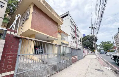 Casa Espaçosa à Venda na Av. Beira Mar – 4 Quartos, 403m² de Terreno em Bento Ferreira!