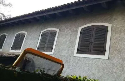 Sobrado de luxo no Morumbi, São Paulo-SP: 4 quartos, 2 suítes, 4 banheiros, 3 vagas e 560 m²!