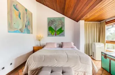 Espetacular Casa à Venda em São Paulo - 5 Quartos, 3 Suítes, 7 Banheiros, 4 Vagas de Garagem em Interlagos - 668m²