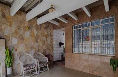 Casa com excelente localização, próximo ao metrô são judas- 3 dormitórios- 2 vagas
